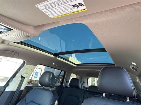 Certified 2025 Volkswagen Atlas SE w/ Panoramic Sunroof Package FWD image 25