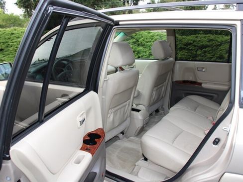 Used 2007 Toyota Highlander Limited AWD/4WD image 16