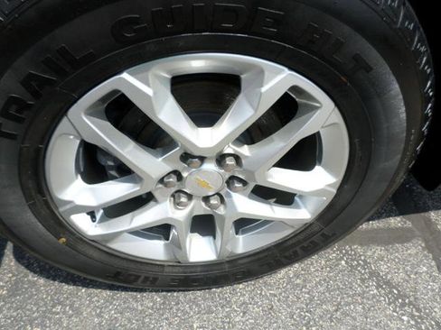 Used 2021 Chevrolet Traverse LT image 35