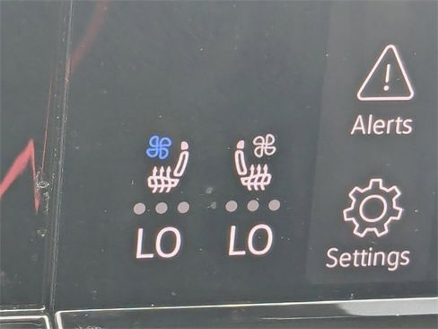 Used 2025 Volkswagen Atlas SE image 22