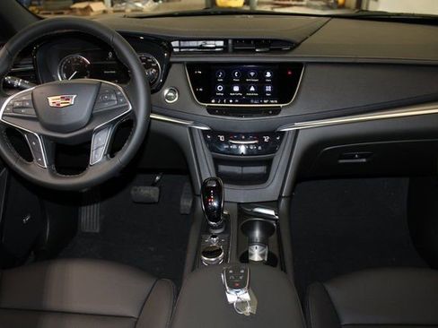 New 2025 Cadillac XT5 Luxury image 14