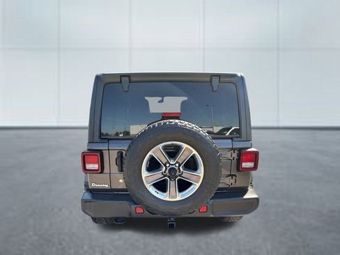 Used 2019 Jeep Wrangler Unlimited Sahara w/ Cold Weather Group AWD/4WD image 3