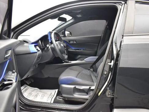 Used 2022 Toyota C-HR XLE image 14