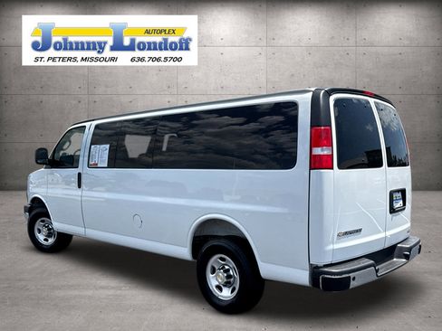 Used 2025 Chevrolet Express 3500 LT w/ LT Preferred Equipment Group RWD image 3