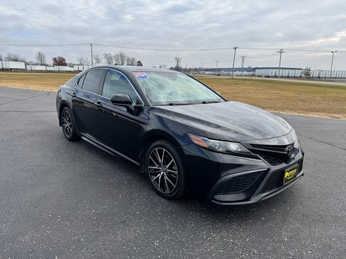 Used 2021 Toyota Camry SE image 7