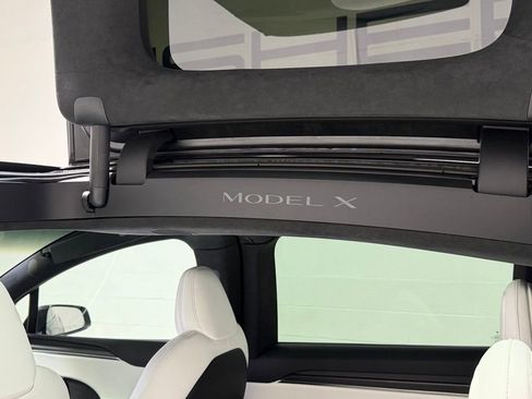 Used 2022 Tesla Model X Plaid image 32