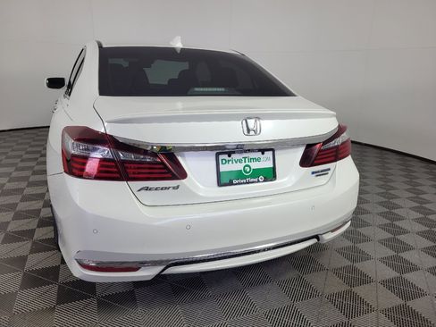 Used 2017 Honda Accord Touring image 6