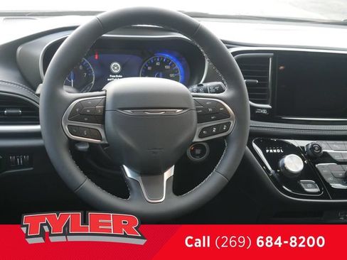 New 2027 Chrysler Pacifica Select FWD image 43