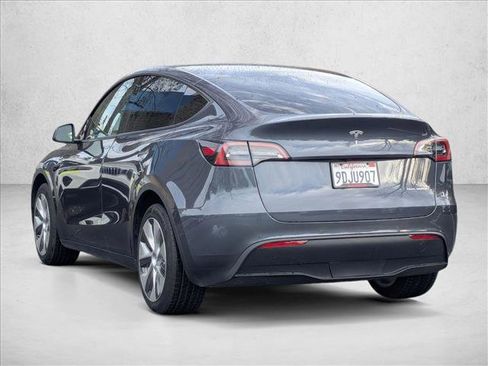 Used 2022 Tesla Model Y Long Range image 8