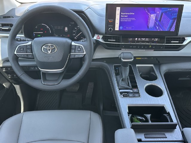 Used 2026 Toyota Sienna XLE FWD image 11