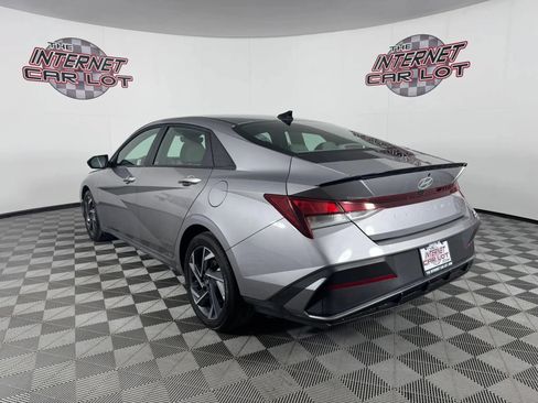 Used 2025 Hyundai Elantra Sport FWD image 5