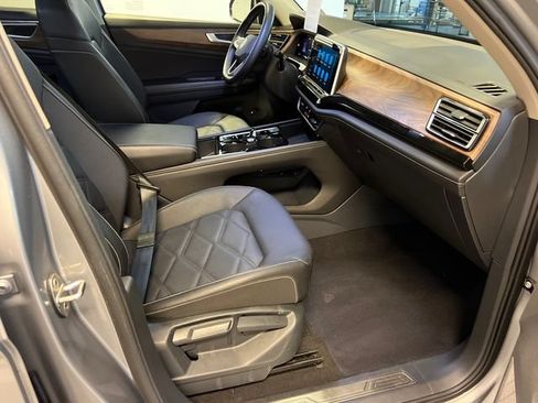 Certified 2025 Volkswagen Atlas SE AWD/4WD image 11