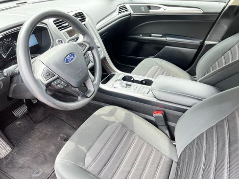 Used 2020 Ford Fusion SE FWD image 8