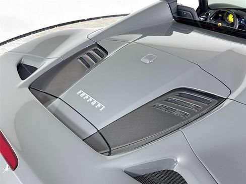 Used 2021 Ferrari F8 Tributo image 38