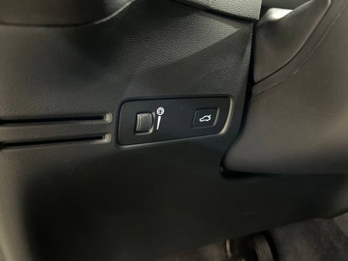 Used 2022 Volvo XC40 T5 Momentum w/ Premium Package AWD/4WD image 14