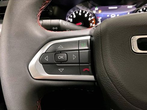 Used 2025 Jeep Compass Trailhawk w/ Sun & Sound Group AWD/4WD image 18