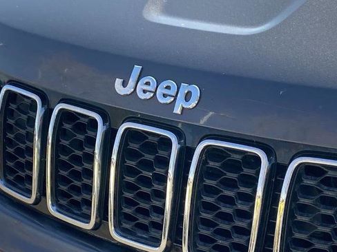 Used 2018 Jeep Grand Cherokee Limited w/ Luxury Group II image 28