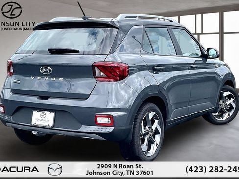 Used 2025 Hyundai Venue Limited FWD image 2