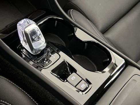 Certified 2025 Volvo XC40 B5 Plus image 20