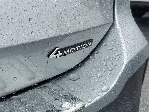 New 2025 Volkswagen Tiguan SE image 7