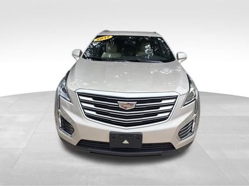 Used 2017 Cadillac XT5 FWD image 2