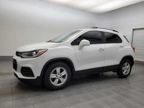 Used 2019 Chevrolet Trax LT w/ LT Convenience Package FWD image 2