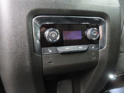 Used 2025 Chevrolet Suburban Premier image 11