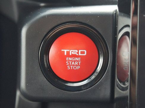 Used 2025 Toyota Tacoma TRD Sport w/ TRD Sport Premium Package AWD/4WD image 9