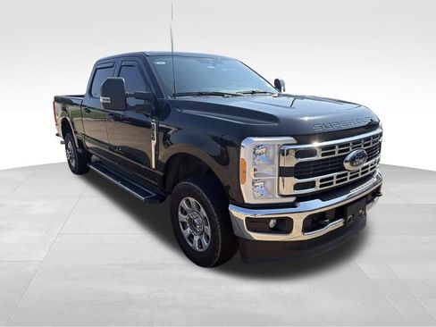 Used 2023 Ford F250 XLT w/ FX4 Off-Road Package AWD/4WD image 2