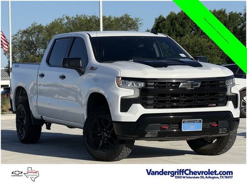 Used 2024 Chevrolet Silverado 1500 LT Trail Boss w/ Convenience Package II AWD/4WD image 2