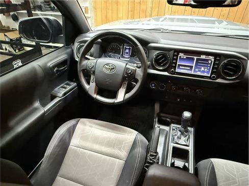 Used 2020 Toyota Tacoma TRD Sport AWD/4WD image 24