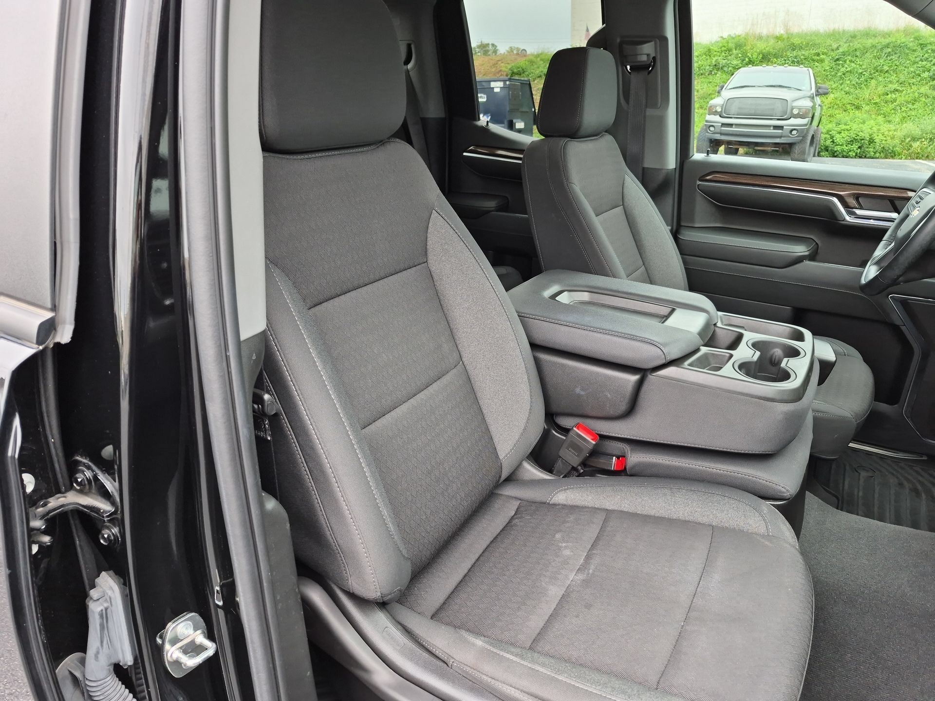 Certified 2024 Chevrolet Silverado 1500 LT AWD/4WD image 28