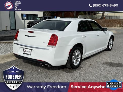 Used 2022 Chrysler 300 Touring image 5