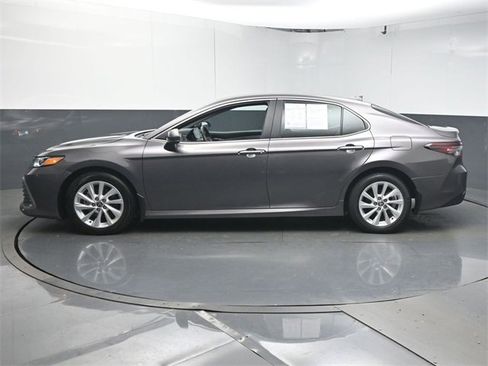 Used 2024 Toyota Camry LE image 5