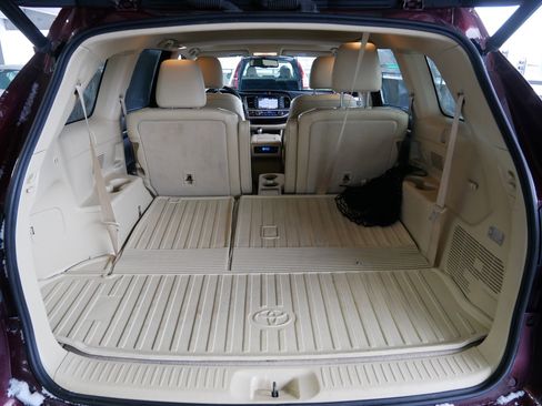 Used 2015 Toyota Highlander Limited image 18