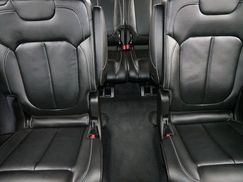 Used 2022 Jeep Grand Cherokee L Limited w/ Trailer Tow Group (B) image 13