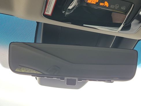 Used 2021 Toyota Venza LE image 29