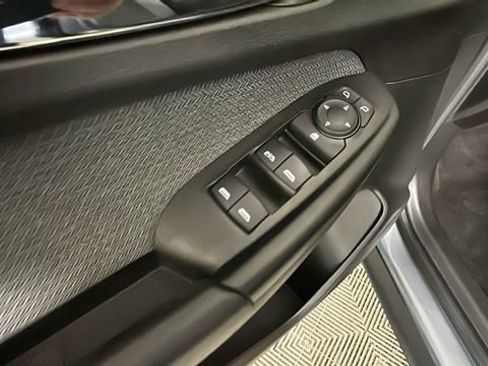 Used 2022 Chevrolet TrailBlazer LT w/ LPO, Blackout Package FWD image 10