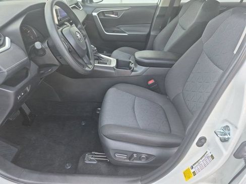 Used 2025 Toyota RAV4 XLE FWD image 8
