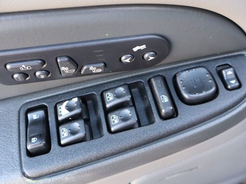 Used 2003 Chevrolet Tahoe LT image 27