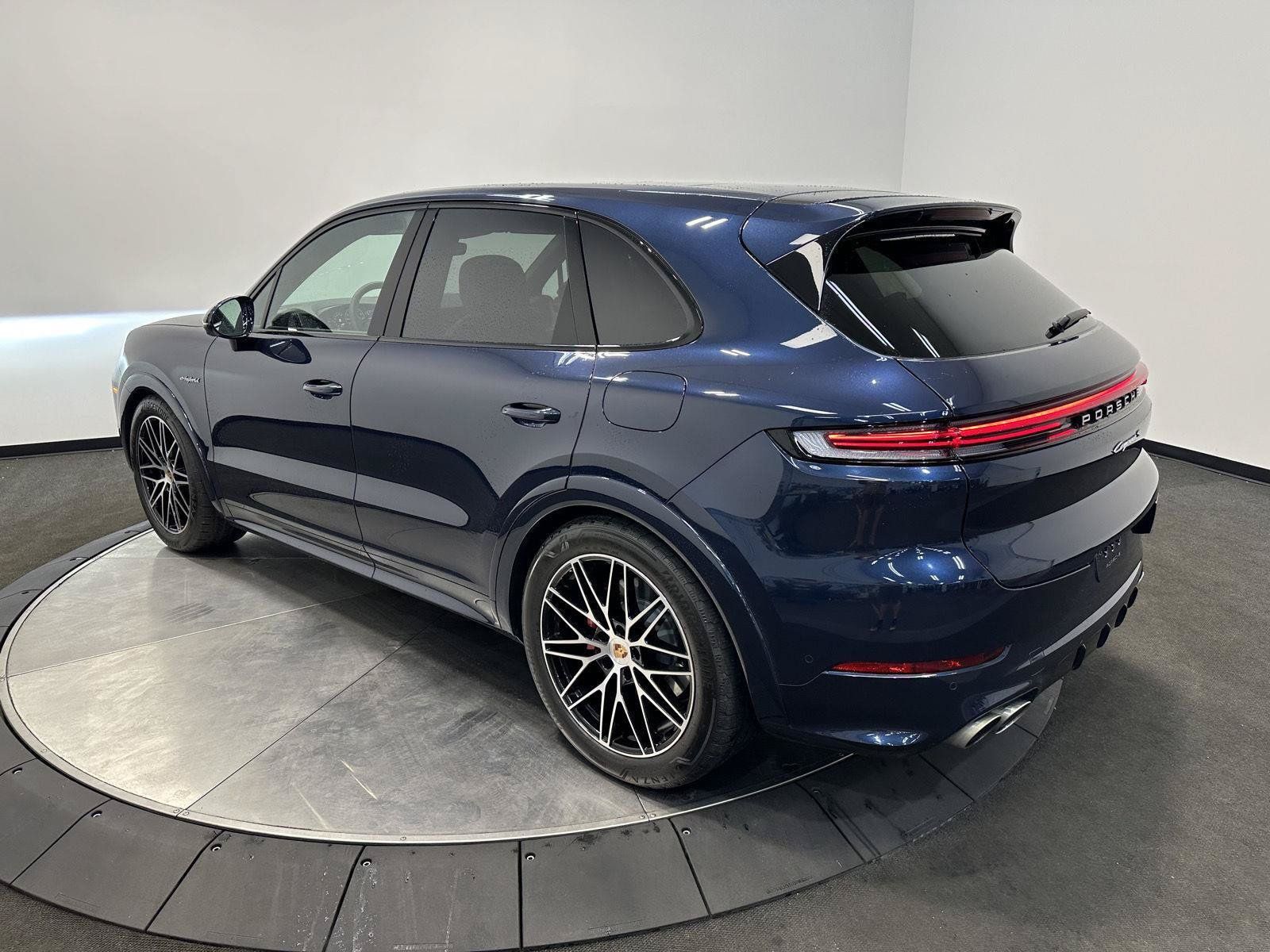 Certified 2026 Porsche Cayenne S AWD/4WD image 3