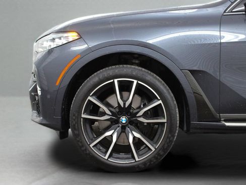 Used 2021 BMW X7 xDrive40i w/ M Sport Package AWD/4WD image 6