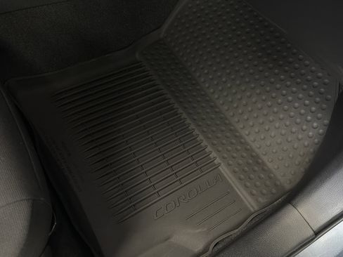 Used 2025 Toyota Corolla LE w/ LE Premium Package FWD image 33