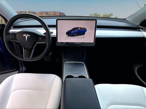 Used 2025 Tesla Model Y Long Range RWD image 16