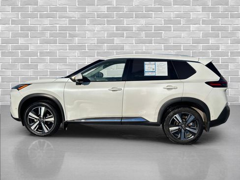 Used 2023 Nissan Rogue SL w/ SL Premium Package image 2