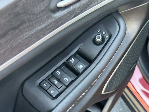 Used 2023 Jeep Grand Cherokee Limited w/ Black Appearance Package AWD/4WD image 20