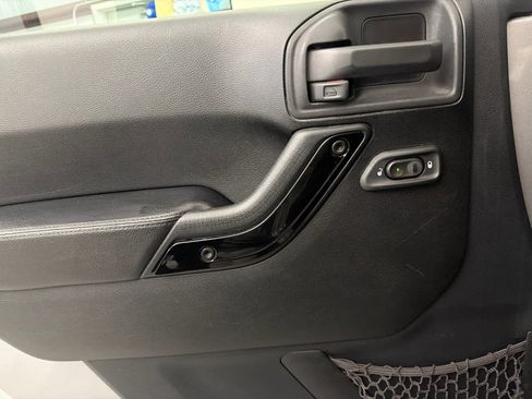 Used 2015 Jeep Wrangler Unlimited Sahara image 21