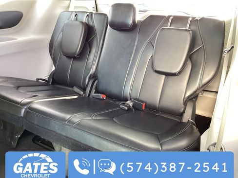 Used 2024 Chrysler Pacifica Touring-L image 20
