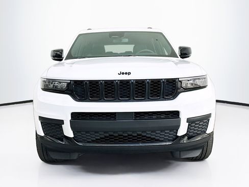 Used 2023 Jeep Grand Cherokee L Laredo image 2