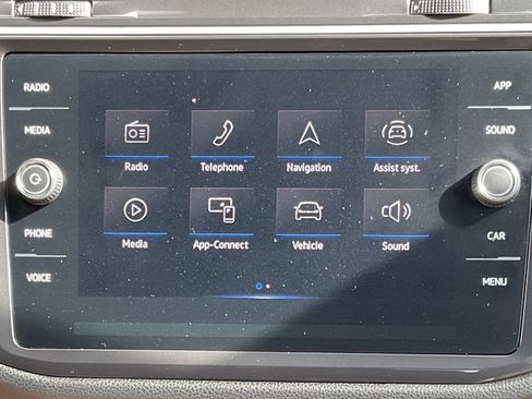 Used 2024 Volkswagen Tiguan SE image 14